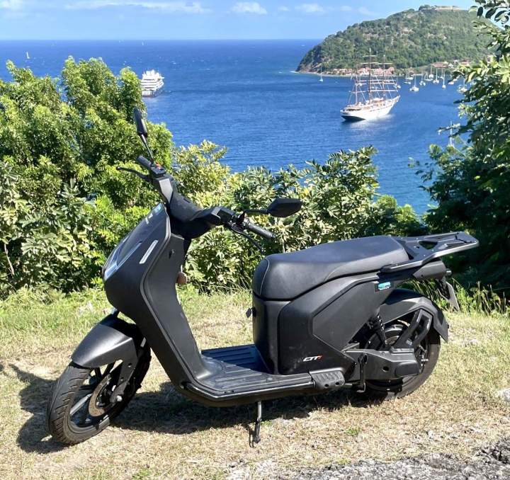 Scooter électrique à louer Les Saintes