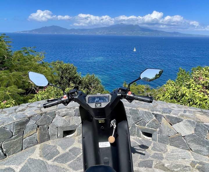Scooter électrique à louer Les Saintes