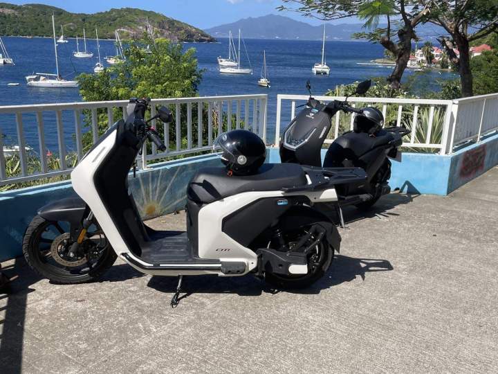 Scooter électrique à louer Les Saintes