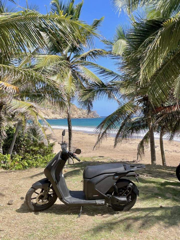 Scooter électrique à louer Les Saintes