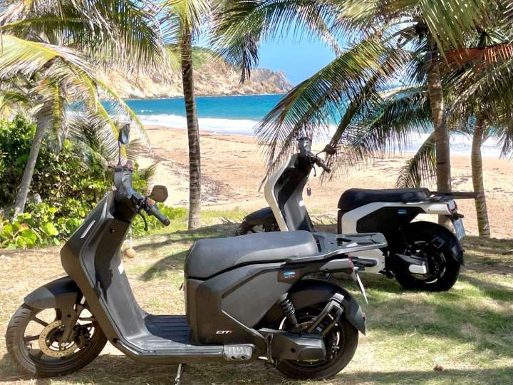 Scooter électrique à louer Les Saintes